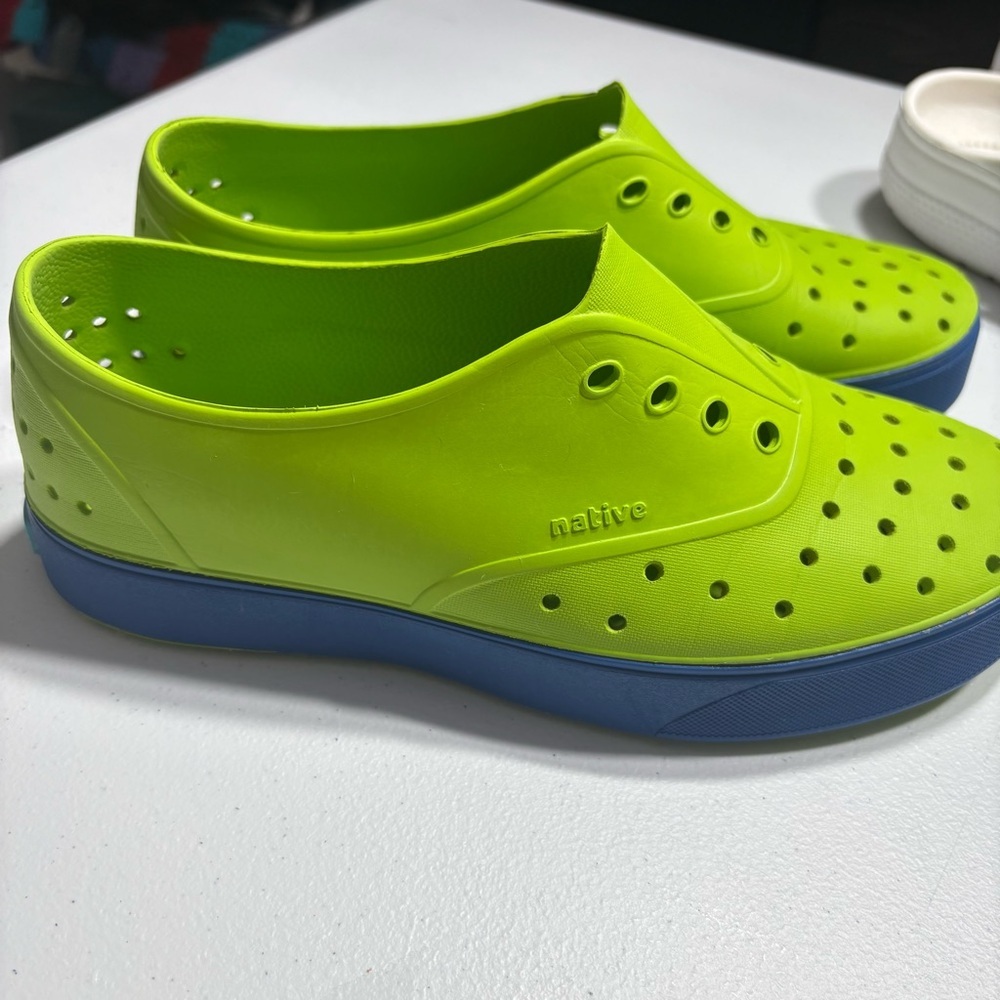 Native Shoes Size J6 Unisex Waters friendly Vegan Resortwear Travel Summer - Picture 5 of 8